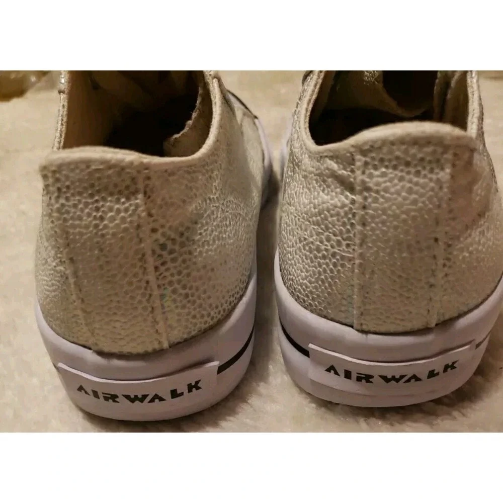 Airwalk‎ Sneakers Women's Size 7 Iridescent Silver Lace Up Low Top Flat